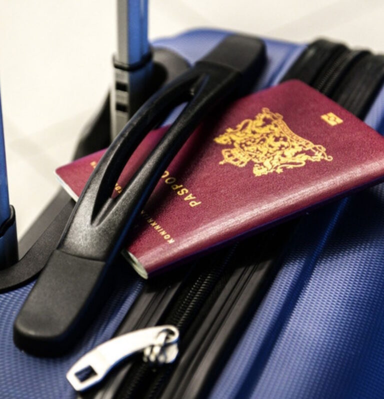 Vraag uw paspoort of identiteitskaart op tijd aan