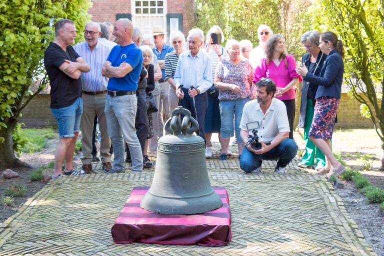 Herplaatsing St Vitusklok in Diepenheim