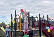 Speel- en ontmoetingsplek geopend Zonnebloemstraat