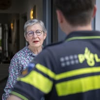 Bezoek aan de deur in Delden