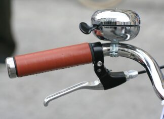 Verkeersongeval Govert Flinckstraat in Goor