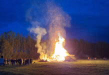 De boakes branden weer: paasvuren in heel Hof van Twente