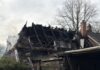 Grote brand verwoest rieten dak evenementenlocatie De Tasca in Markelo
