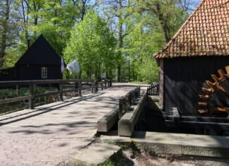 Onderhoud brug bij De Noordmolen Ambt Delden