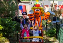Lokale kerken en gemeente bieden kinderen met een krappe beurs een dagje pretpark aan