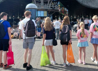 Bijzonder uitje voor gezinnen met krap budget: een dag Efteling Efteling Hof van Twente entree klein 768x961