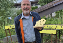 Tonnie Freriksen uit Diepenheim is Nederlands kampioen Vogelfluiten Tonnie Freriksen