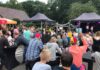 Hofstreek FM trekt deze zomer de campings op: verzoekjes, quizzen en spijkerbroekhangen Campingtour
