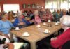Gezellige middagen tijdens het Zomercafé voor ouderen in Markelo Zomercafefranjemarkelo