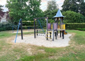 Onderhoud openbare speelplaatsen in de Hof Speeltuin NA 768x576