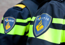 Aanrijding Bentelosestraat Ambt Delden, jongen aangehouden Politieagentenschouder