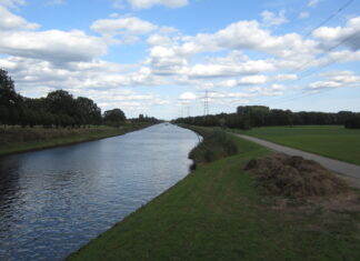 Twentekanaal weer deels open na historische droogtestremming 2020 09 24 — Twentekanaal bij Goor