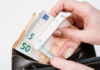 Bijeenkomst bij Doors Wide Open over budgetbeheer en voordelig huishouden Geld portemonnee