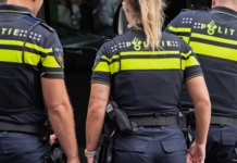 Politie maakt gedragsafspraken met man na onrust op De Borkeld Politieagenten