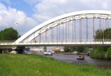 Geen vrachtschepen op Twentekanalen door watertekort; pleziervaart wel hervat Twentekanaal en haven goor