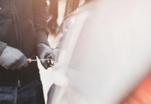 Diefstal uit auto’s in Hof van Twente met 1 melding toegenomen ten opzichte van vorig jaar Diefstal uit auto’s in Rotterdam met bijna 30% gestegen; landelijk cijfer blijft stabiel