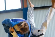 ‘Sport van de Maand’ brengt niet-sportende jeugd in Hof van Twente in beweging Vechtsport