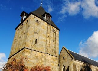 HofNoaberOrkest speelt muziek bij kunstwerken in de Oude Blasiuskerk OudeBlasiusDelden