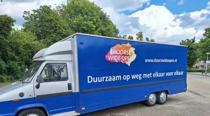 Mobiele voedselbank bus